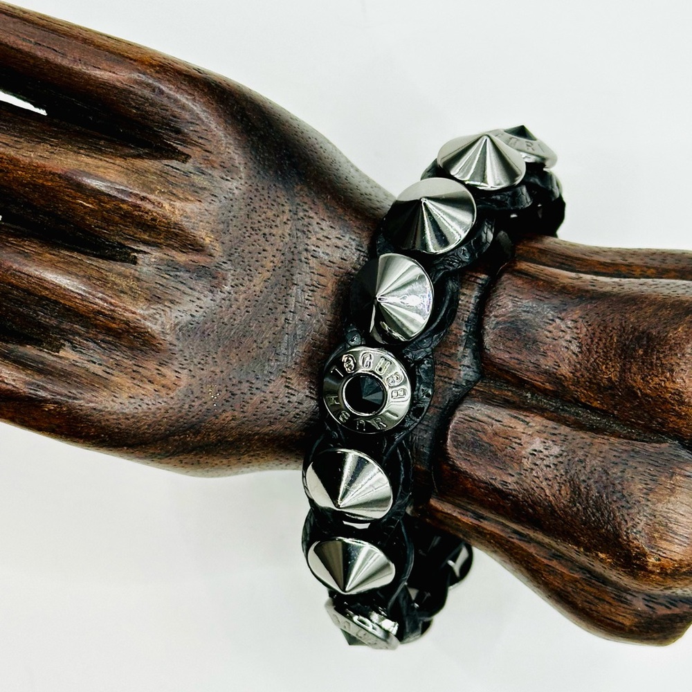 ๐ค HENRI BENDEL Vintage Studs & Logo Leather Bracelet.
Black & Silver - Picture 5 of 16